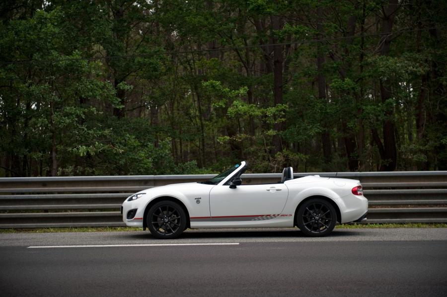  Mazda MX-5 Kuro 2012 года  (UK) (фото 37 из 54)